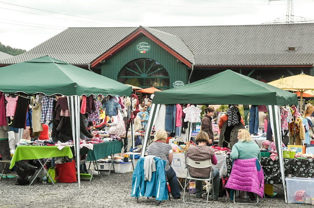 Kindersachenflohmarkt jeden letzten Sonntag auf den Krewelshöfen.